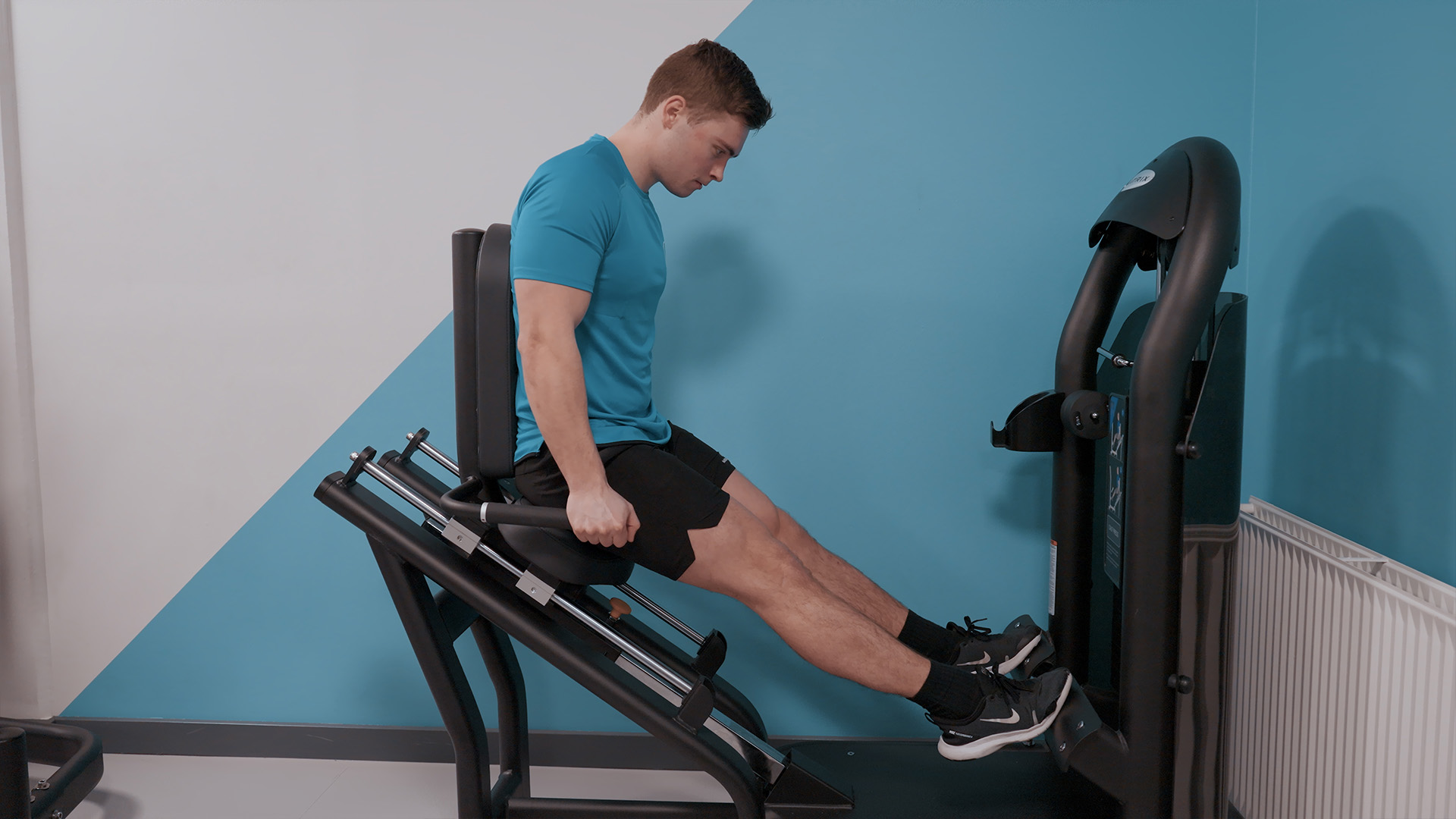 Calf press Lær at udføre øvelsen korrekt her PureGym